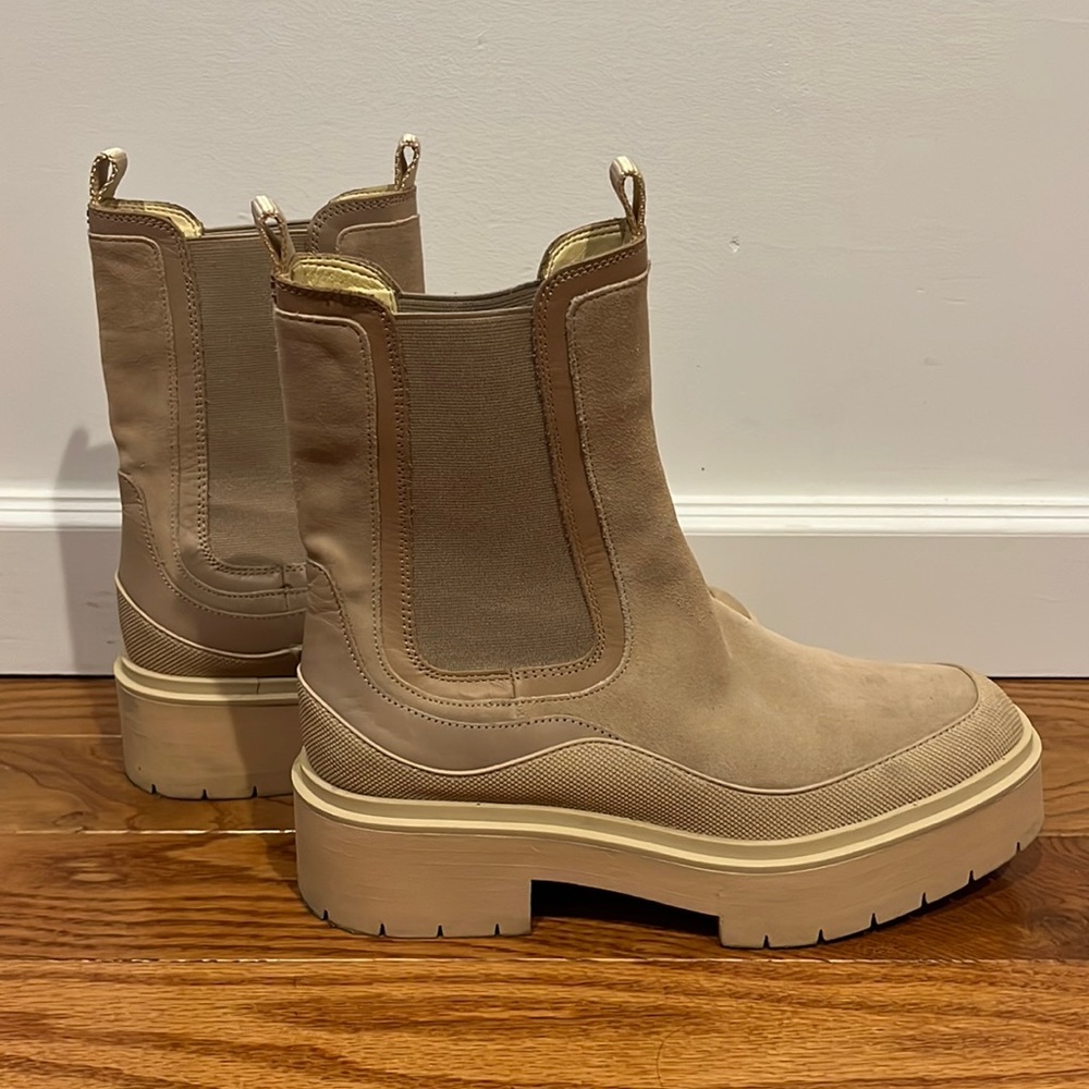Women’s Sam Edelman Chelsea Boot Suede Cream Tan Size 10